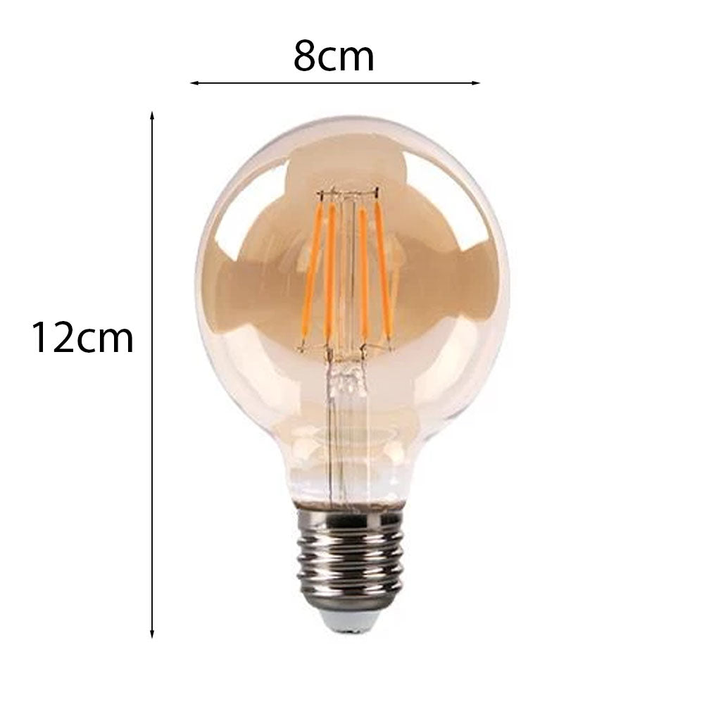 Bernsteinfarbene LED-Filamentlampe mit E27-Fassung, 8 cm breit und 12 cm hoch, Vorderansicht mit sichtbaren Glühfäden.