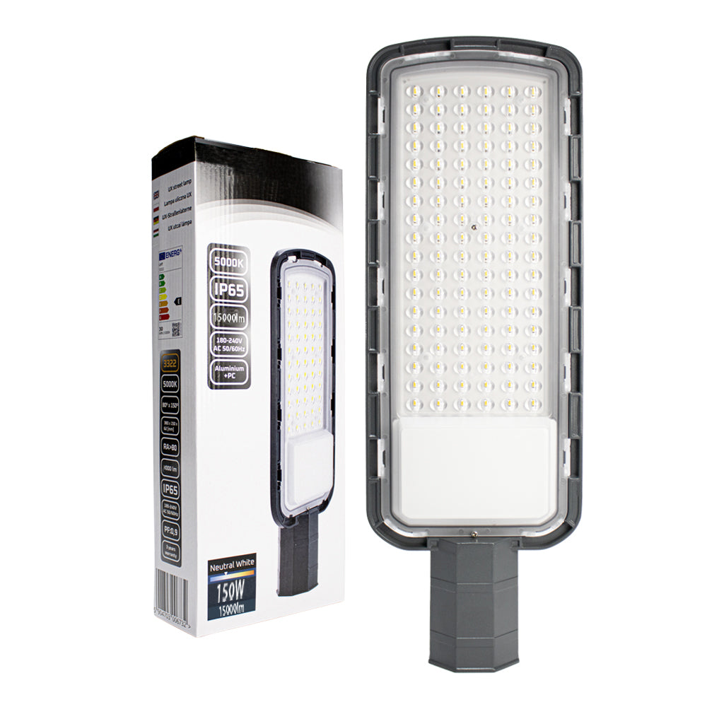 150W LED-Straßenlaterne mit 5000K neutralweißem Licht, IP65 wasserdicht, Frontansicht mit Produktverpackung im Hintergrund.