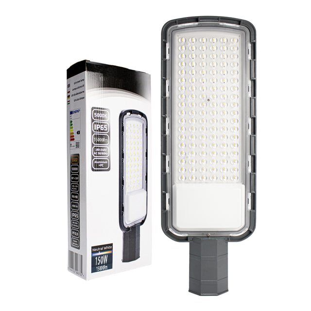 150W LED-Straßenlaterne mit 5000K neutralweißem Licht, IP65 wasserdicht, Frontansicht mit Produktverpackung im Hintergrund.