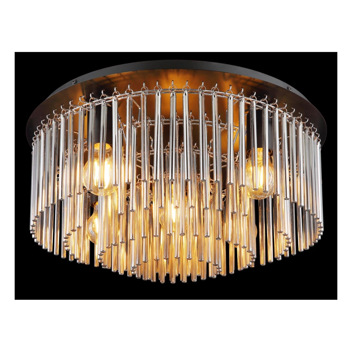 Nahaufnahme einer luxuriösen Deckenlampe mit Glasröhren und warmem LED-Licht, moderne Designlampe in Chrom und Schwarz im Industrie-Look.