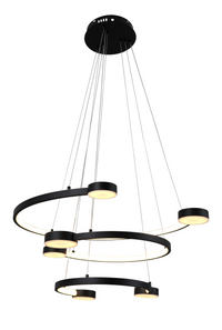 Moderne schwarze Pendelleuchte mit mehreren Ringen und integrierter LED-Beleuchtung, aus einem niedrigen Winkel vor einem weißen Hintergrund gesehen.