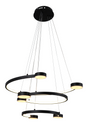 Moderne schwarze Pendelleuchte mit mehreren Ringen und integrierter LED-Beleuchtung, aus einem niedrigen Winkel vor einem weißen Hintergrund gesehen.
