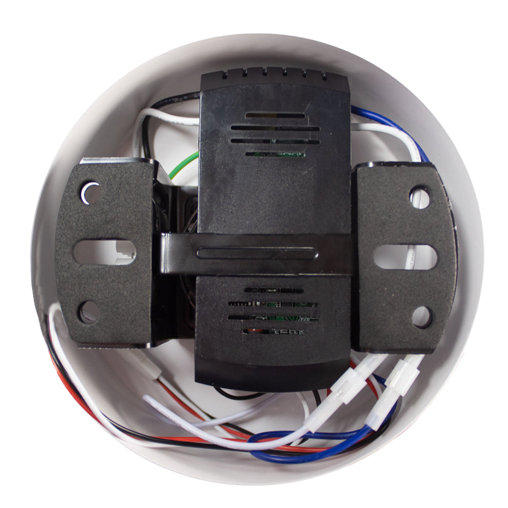 Draufsicht auf eine elektronische Montagebox mit Verkabelung und schwarzen Kunststoffkomponenten, geeignet für die Installation von Sicherheitssystemen oder Detektoren.