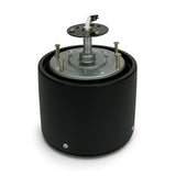 Nahaufnahme der Vorderansicht eines VPI HW-40-Transportmotors mit Direktantrieb. Zu sehen sind die metallische Motorstruktur, die Befestigungsschrauben und die obere Platte mit Audiokabelanschluss, untergebracht in einem schwarzen zylindrischen Gehäuse.