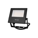 Nightlux LED-Bauleuchte, schwarz, schräge Frontansicht mit Blick auf Montagebügel und Anschlusskabel.