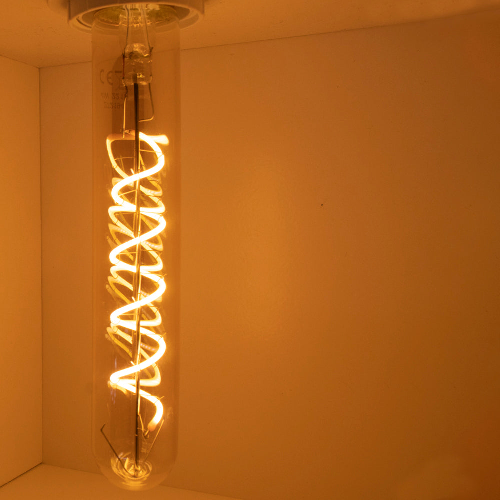 LED Filament Amber lamp | Dimbaar | 4W | Tube | E27 - 2400K - Extra warm wit | vooraanzicht | sfeerfoto