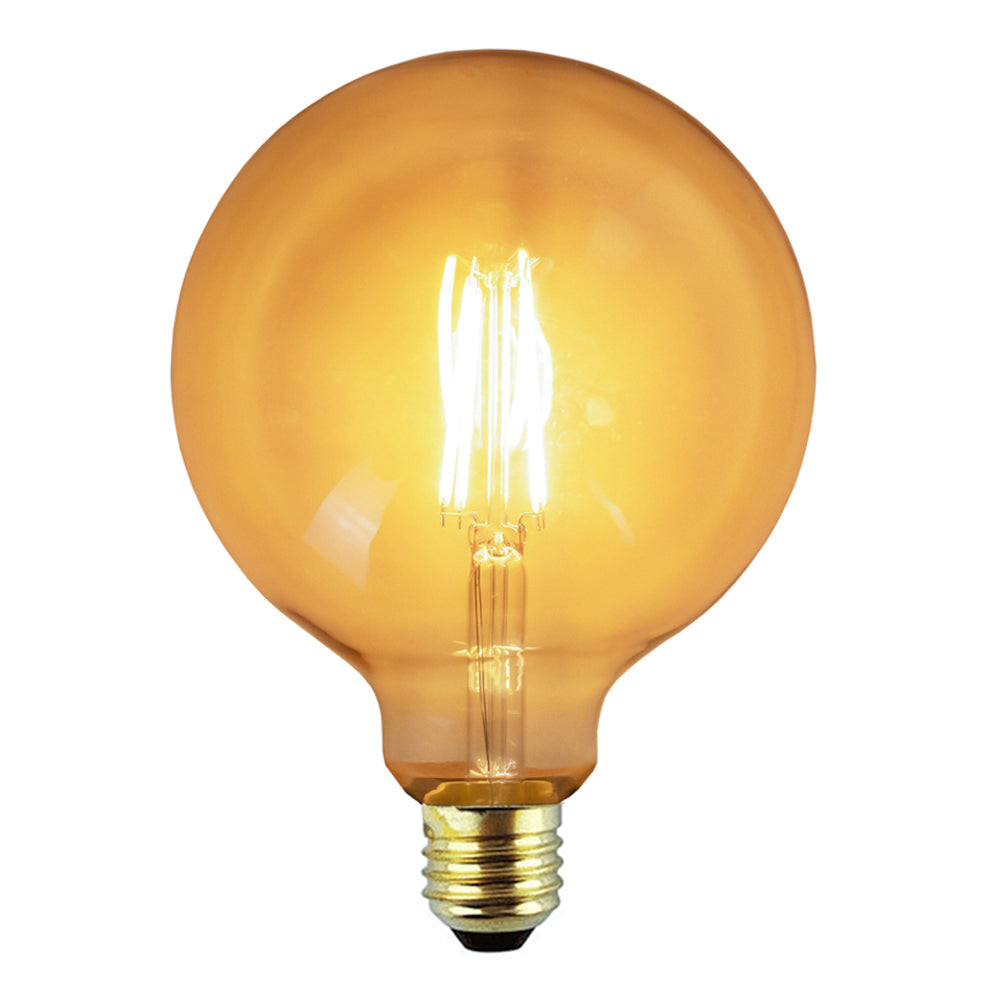 Dekorative LED-Filamentlampe in Kugelform mit bernsteinfarbenem Glas, E27-Fassung, Vorderansicht.
