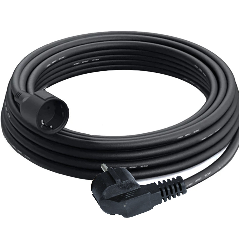 Schwarzes Verlängerungskabel mit Schutzkontakt und Winkelstecker, spiralförmig aufgewickelt, Ansicht von schräg oben.