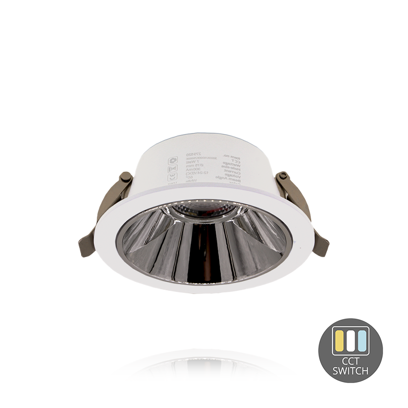 Weißes LED-Downlight mit CCT-Schalter, Vorderansicht mit Reflektor und Montageklemmen.