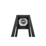 Nahaufnahme einer schwarzen Außenlampe mit GX53-Fassung, maximal 30 W, von unten, geeignet für moderne Gartenbeleuchtung oder Wandmontage.
