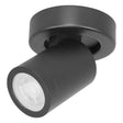Schwarzer moderner LED-Deckenstrahler mit verstellbarem Zylinderkopf, von vorne und schräg unten vor weißem Hintergrund fotografiert.