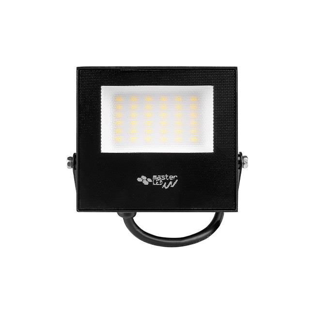 Master LED-Bauleuchte – Vorderansicht des rechteckigen schwarzen LED-Flutlichts mit weiß beleuchteter Linse und Halterungsmontage.