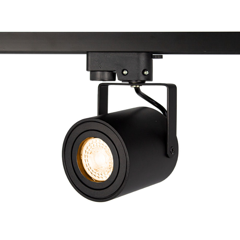 Schwarzer moderner Schienenstrahler mit LED-Beleuchtung, Zylinderdesign, Frontansicht mit Blick auf die Lichtquelle, montiert auf einer schwarzen Schiene.