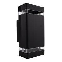 Schwarze moderne Wandleuchte Up & Down Light – Schräge Frontansicht einer rechteckigen Außenleuchte mit doppelter Lichtleistung und transparenten Akzenten oben und unten.