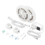 Komplettes LED-Streifenbeleuchtungsset mit Sensor, Adapter, Montageband und Zubehör – Draufsicht aller Komponenten auf weißem Hintergrund.