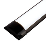 Zwarte batten armatuur 120cm inlcusief lichtbron naturel wit mooi en strak design - closeup 6000K