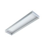 Rechteckige LED-Panelleuchte, Einbaumodell, von unten abgewinkelt, weißer Rahmen mit matter Abdeckplatte für gleichmäßige Lichtverteilung, ideal für Systemdecken und Bürobeleuchtung.