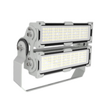 Industrieller LED-Flutlichtstrahler mit dualen Lichtmodulen, seitlicher Blick, geeignet für Außenanwendungen wie Sportplätze und Flächenbeleuchtung.