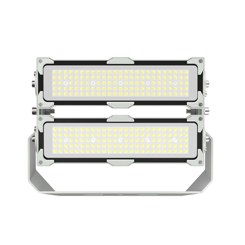 Industrieller LED-Fluter mit zwei Reihen Hochleistungs-LED-Lampen, Frontansicht, geeignet für Außenbeleuchtung und Sportplätze.