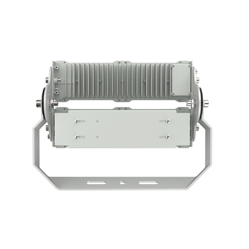 Industrieller LED-Flutlichtstrahler im grauen Gehäuse, Rückansicht mit Blick auf Kühlrippen und Montagehalterung.