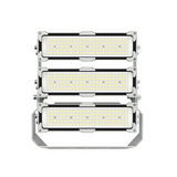 Industrieller LED-Fluter mit vier Reihen Hochleistungs-LED-Modulen, Frontansicht, geeignet zur Außenbeleuchtung von Flächen und Sportanlagen.