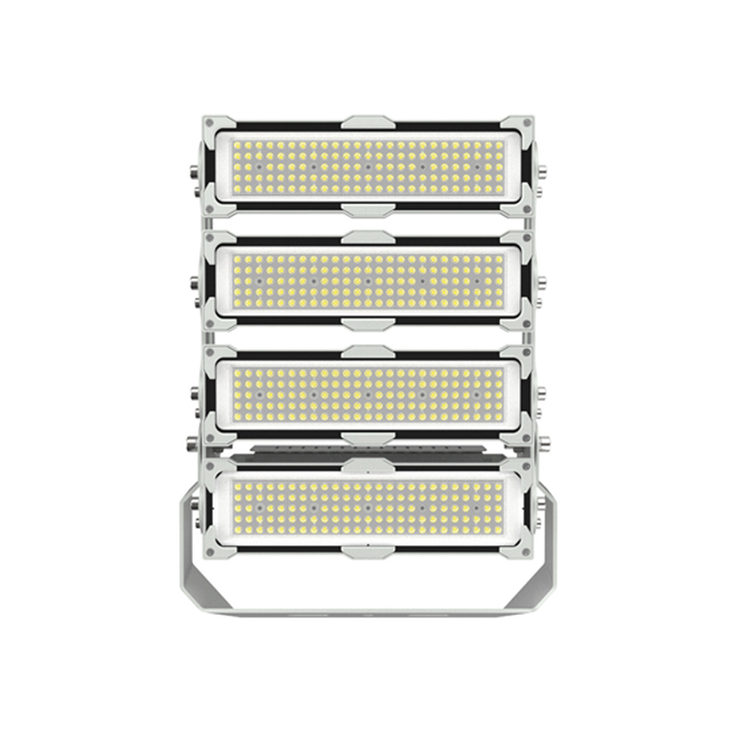 Industrieller LED-Flutlichtstrahler mit vier Reihen LED-Modulen, Frontansicht, konzipiert für leistungsstarke Außenbeleuchtung, beispielsweise auf Sportplätzen oder in industriellen Umgebungen.