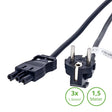 Schwarzes Netzkabel mit Eurostecker und dreipoligem C5-Kleeblattstecker, 1,5 Meter lang, Aderstärke 3 x 1,5mm², abgewinkelte Frontansicht bei beiden Steckern.