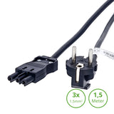 Schwarzes Netzkabel mit Eurostecker und dreipoligem C5-Kleeblattstecker, 1,5 Meter lang, Aderstärke 3 x 1,5mm², abgewinkelte Frontansicht bei beiden Steckern.