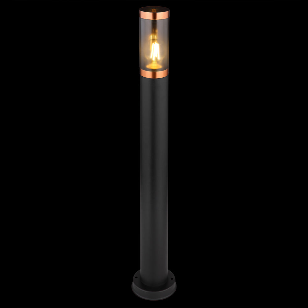 Moderne schwarze Außenmastleuchte mit kupferfarbenen Akzenten und sichtbarem Glühfaden, Frontansicht vor schwarzem Hintergrund.