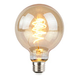 Dekorative LED-Filamentlampe G125 mit E27-Fassung, warmem Filament und bernsteinfarbenem Glas, Frontansicht.