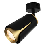 Moderner schwarz-goldener Deckenstrahler mit verstellbarem Strahlerkopf, schräg von vorne fotografiert mit Blick auf die Lichtquelle.