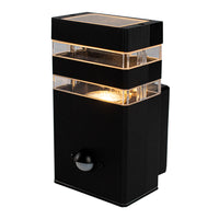 Schwarze moderne Wandleuchte mit LED-Beleuchtung und Bewegungsmelder, schräge Frontansicht rechts.