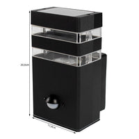 Schwarze moderne Außenwandleuchte mit Sensor und Solarpanel, Frontansicht schräg, mit den Maßen 20,0 cm Höhe und 11,0 cm Breite sichtbar.