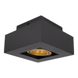 Quadratischer schwarzer Aufbaustrahler mit goldfarbenem Innenring, modernes Design, Ansicht von unten.