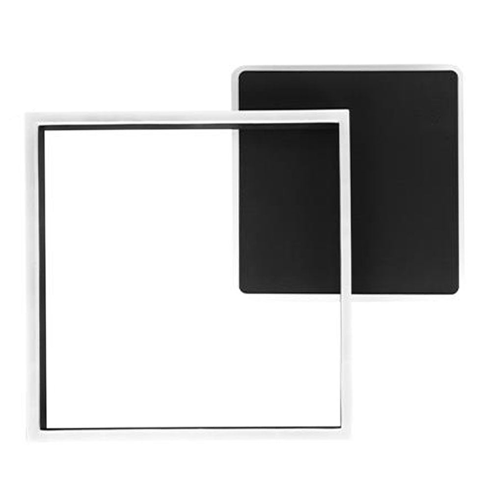 Quadratische schwarze LED-Deckenleuchte mit modernem, minimalistischem Design, in der Vorderansicht dargestellt, wobei die Vorder- und die Seite der Leuchte sichtbar sind.