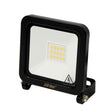 LED-Bauleuchte der Marke LED line®, schwarze Fassung, abgewinkelte Frontansicht, mit sichtbarem Raster aus LED-Chips hinter Glas und Metallmontagehalterung.