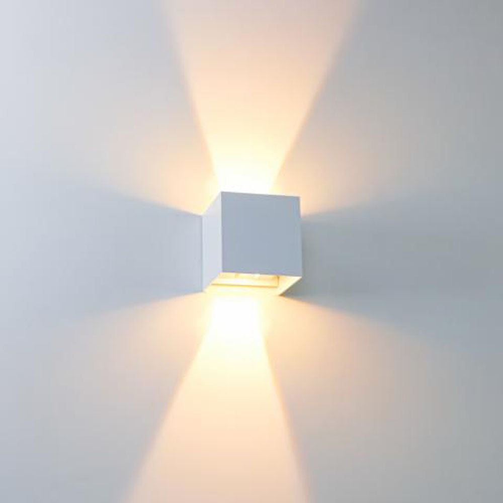 LED cube lamp buiten wit vierkant IP44 - aanfoto wandlamp middelgrote stralingshoek