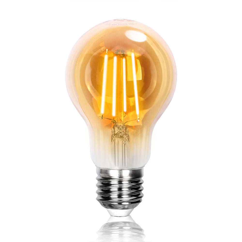 LED-Filamentlampe in klassischer A60-Birnenform mit E27-Fassung, bernsteinfarbenem Glas und sichtbarem warmweißem Licht, Frontansicht.