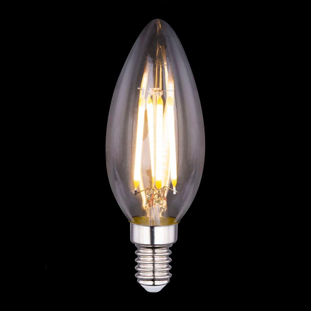 LED-Filament-Kerzenlampe mit E14-Fassung und warmweißem Licht, frontal vor schwarzem Hintergrund fotografiert.