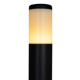 Frontansicht einer modernen schwarzen Außenleuchte mit zylindrischem Design und warmweißem Licht.