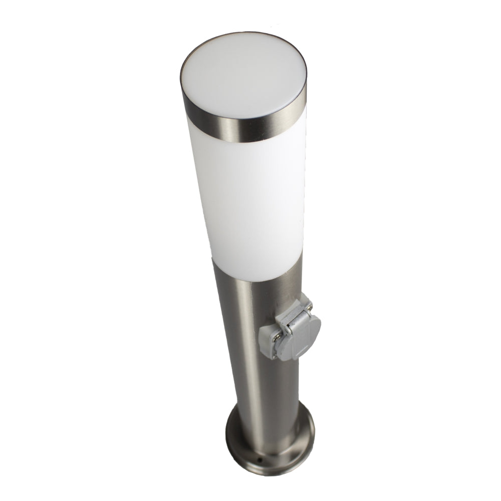 RVS buitenlamp met stopcontact, cilindervormig design, bovenaanzicht – moderne tuinverlichting met geïntegreerd stroompunt.