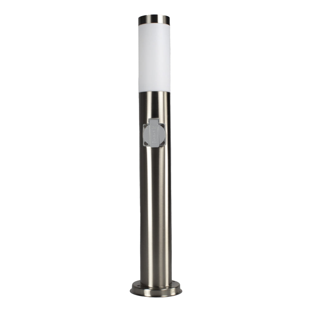 RVS buitenlamp met stopcontact, staande tuinverlichting in cilindervorm, vooraanzicht tegen witte achtergrond.