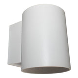 Moderne weiße zylindrische Wandleuchte – Vorderansicht der minimalistischen Außenleuchte mit mattem Finish und Wandmontage.