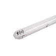 LED-TL-Leuchte mit Bewegungsmelder, abgewinkelter Seitenblick – wasser- und staubdichte Ausführung, ideal für den Einsatz in Parkhäusern, Lagerhallen und Gewerbeflächen.