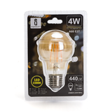 Ansicht der Aigostar LED-Glühbirne A60 E27 4W in Einzelhandelsverpackung, mit einer warmen Lichtfarbe von 2200K, 440 Lumen Lichtleistung und dem energieeffizienten Äquivalent einer 38W-Glühbirne.