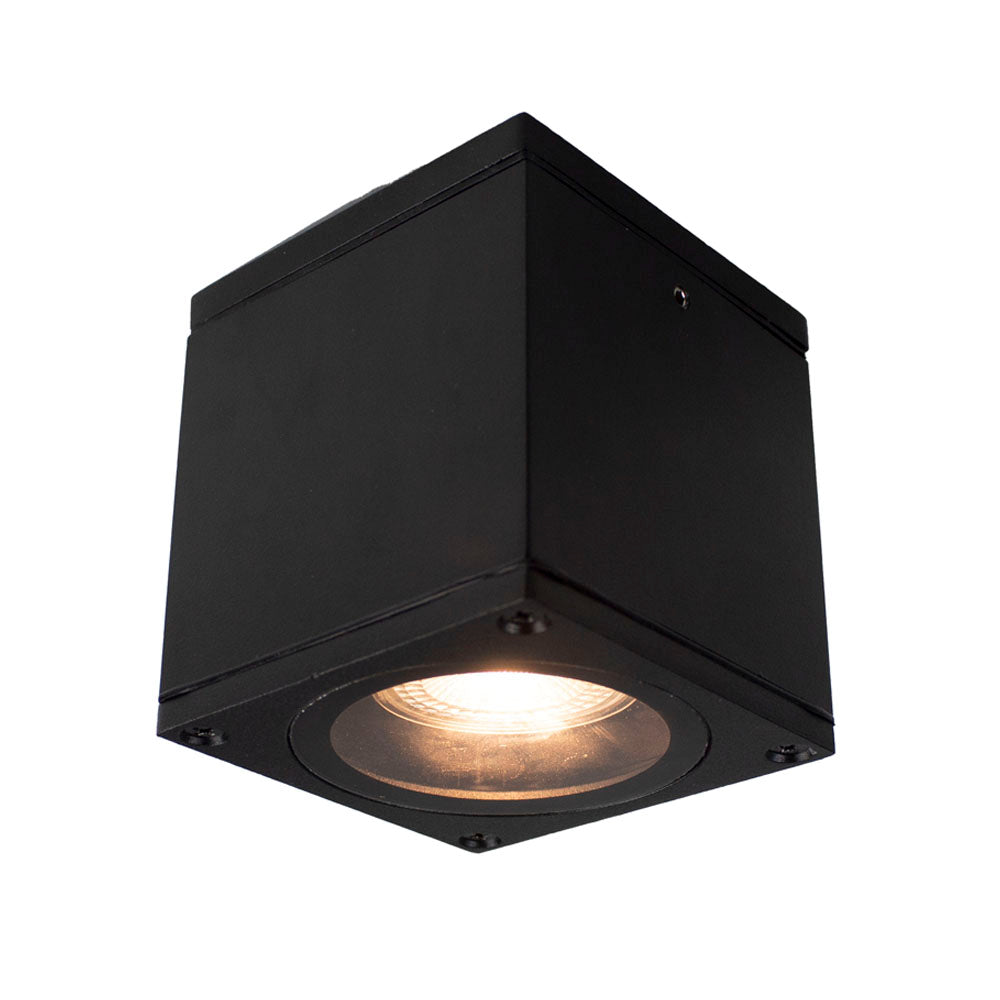Schwarze quadratische Außenwandleuchte, LED-Downlight, von schräg unten gesehen.