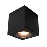 Schwarze quadratische Außenwandleuchte, LED-Downlight, von schräg unten gesehen.