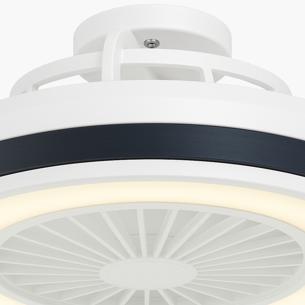 Nahaufnahme von unten eines modernen Deckenventilators mit integrierter LED-Beleuchtung und Farbschema in Weiß und Schwarz.
