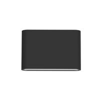 Schwarze, moderne Wandleuchte mit abgerundeten Ecken, Vorderansicht – geeignet für den Innen- und Außenbereich, minimalistisches Design für schlichte Wandbeleuchtung.