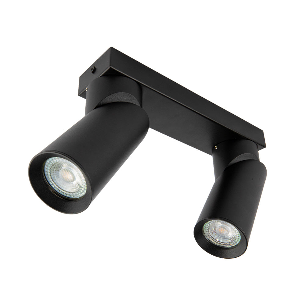 Schwarzer Doppel-Deckenstrahler mit schwenkbaren Zylinderlampen, modernes Design, von unten schräg fotografiert für eine klare Sicht auf die Lichtquellen und die Verarbeitung.
